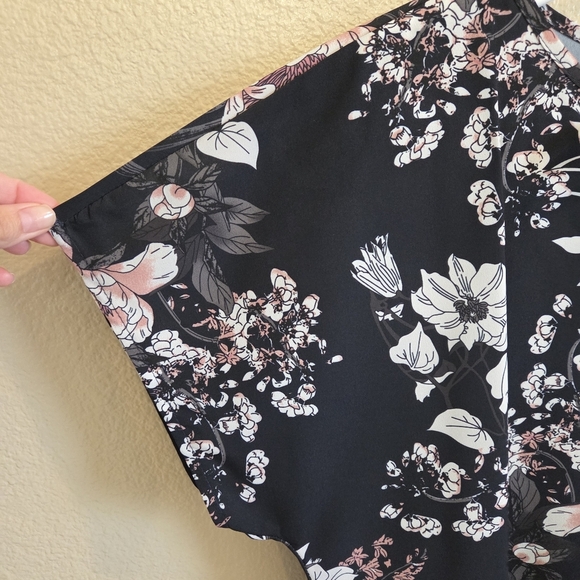 Shein Tie Neck Botanical Floral Short Sleeve Black Top Sz Med Business Career - Picture 4 of 7